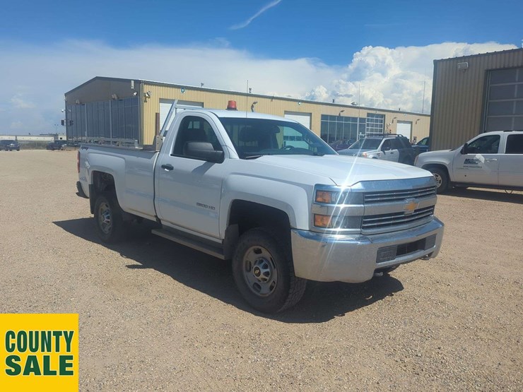 2017-chevrolet-silverado-2500hd-image-2