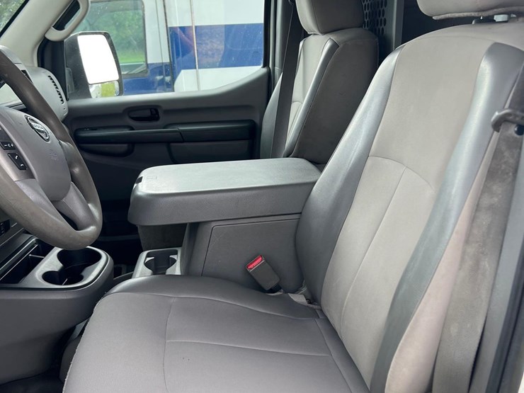 2015-nissan-nv2500-image-12