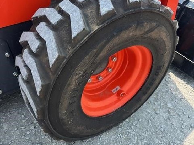 2023-kubota-ssv75-image-13