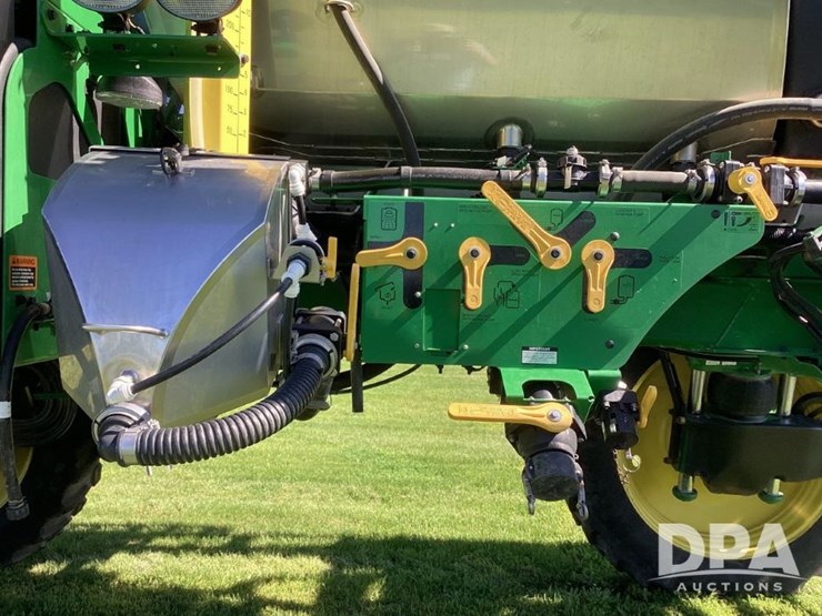 2020-john-deere-r4038-image-12