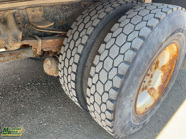 2007-gmc-t7500-image-9
