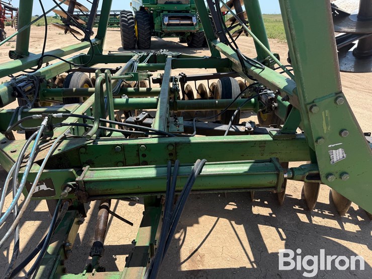 john-deere-235-image-11