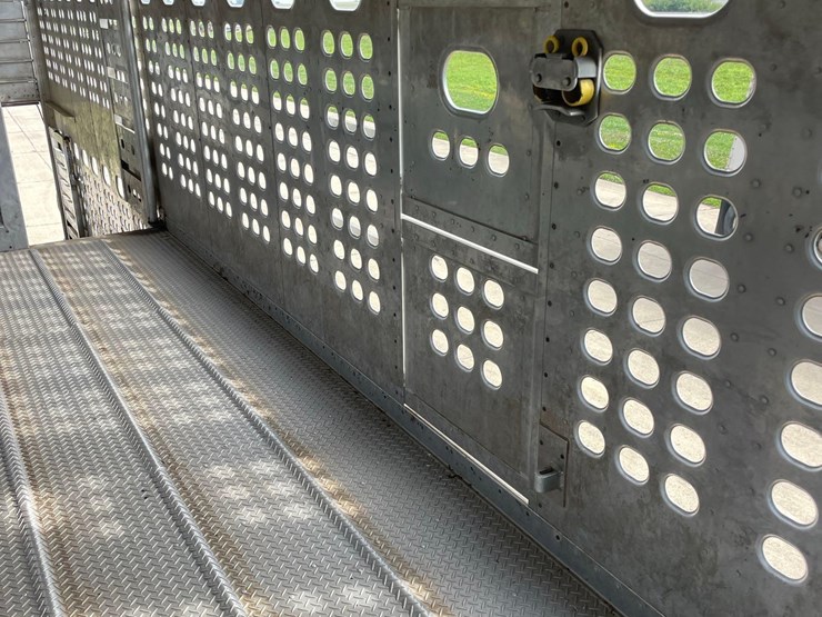 2021-eby-livestock-trailer-image-54