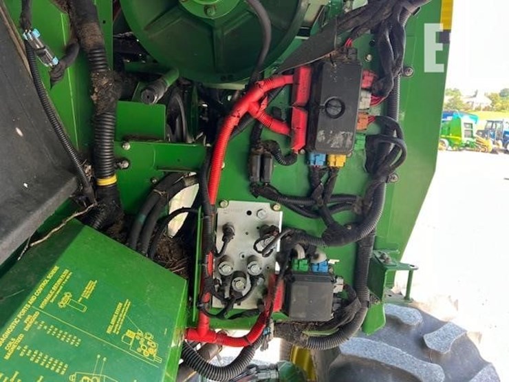 2014-john-deere-s680-image-35