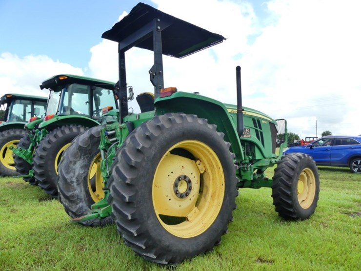 2013-john-deere-6105d-image-4