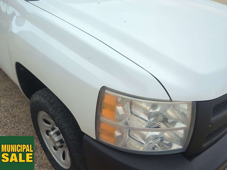 2011-chevrolet-silverado-1500-image-28