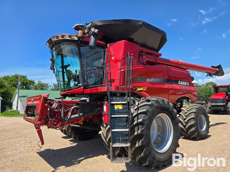 2016-case-ih-8240-image-1