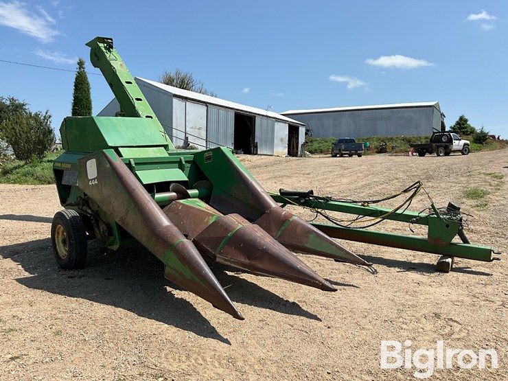 john-deere-300-image-3