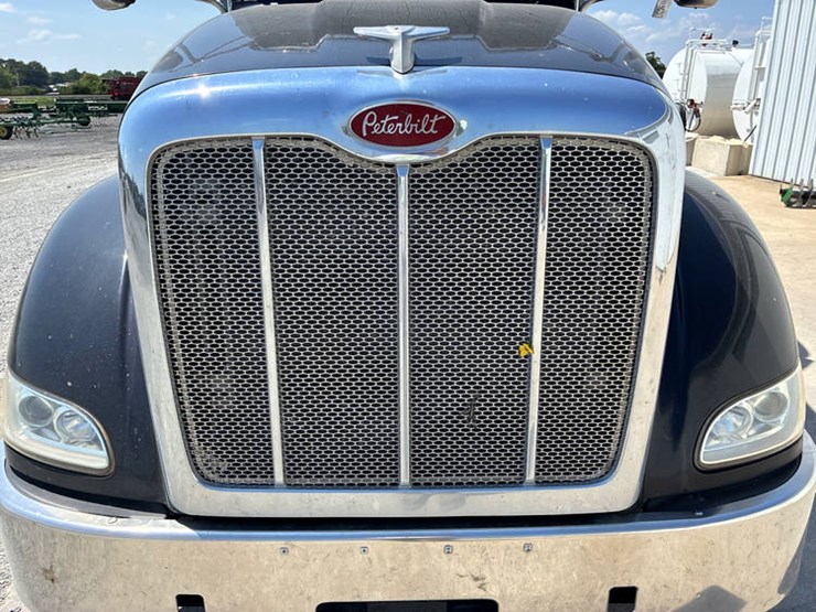 2011-peterbilt-386-image-13