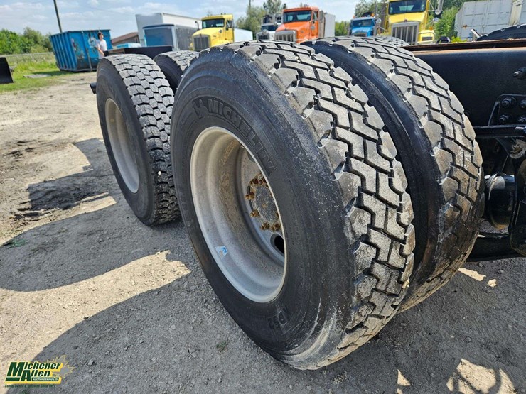 2010-kenworth-t800-image-24