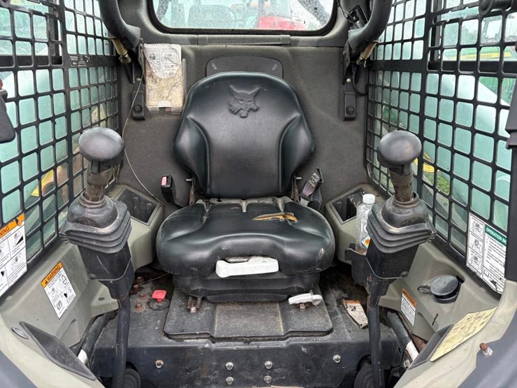 2014-bobcat-s570-image-18