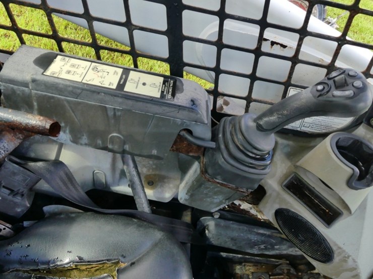2012-bobcat-s850-image-15