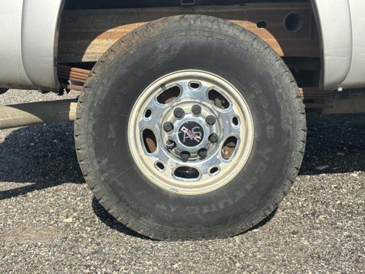 2004-gmc-sierra-2500-image-12
