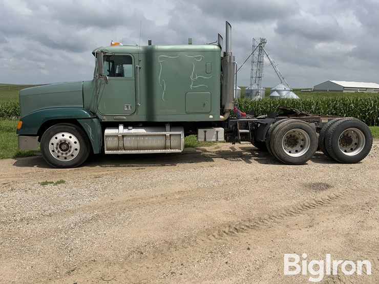 2000-freightliner-fld120-image-8