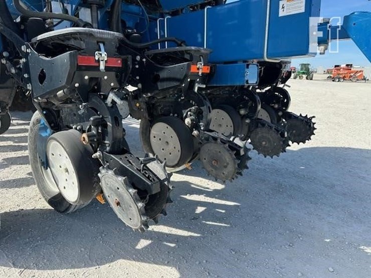 2014-kinze-4900-image-21