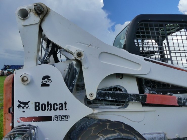 2016-bobcat-s850-image-7
