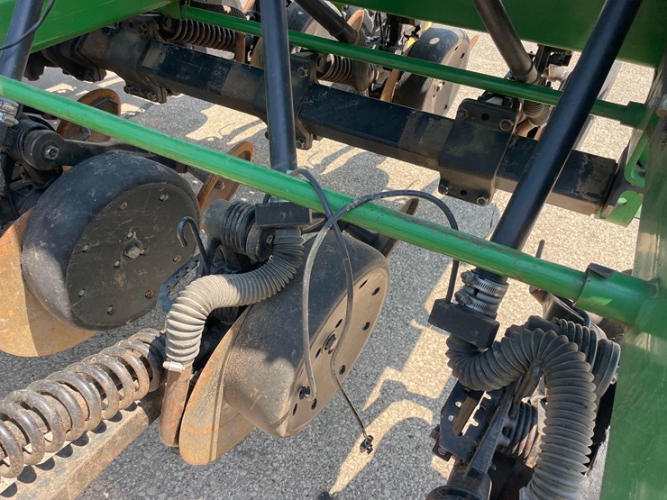 john-deere-1590-image-31