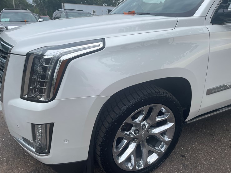 2017-cadillac-escalade-image-7