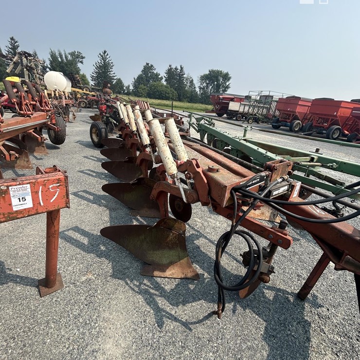 INTERNATIONAL 735