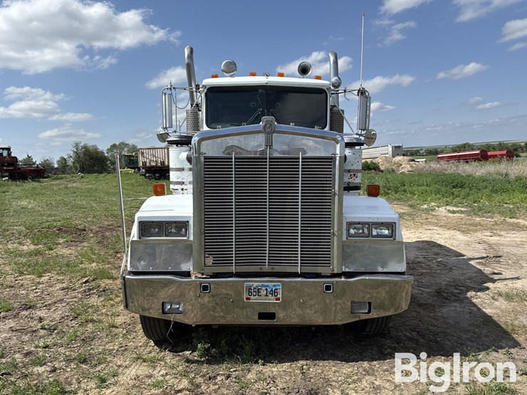 1984-kenworth-w900-image-2