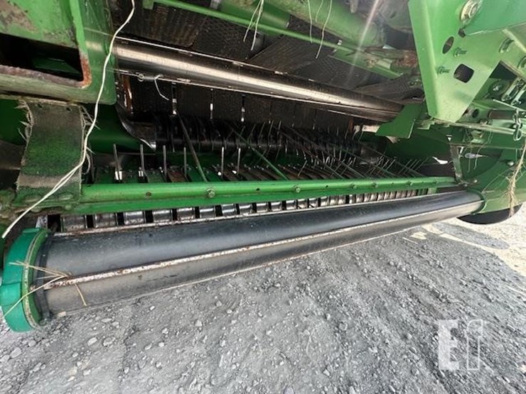 2009-john-deere-568-image-23