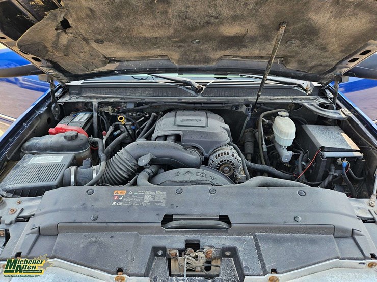 2008-chevrolet-suburban-image-21