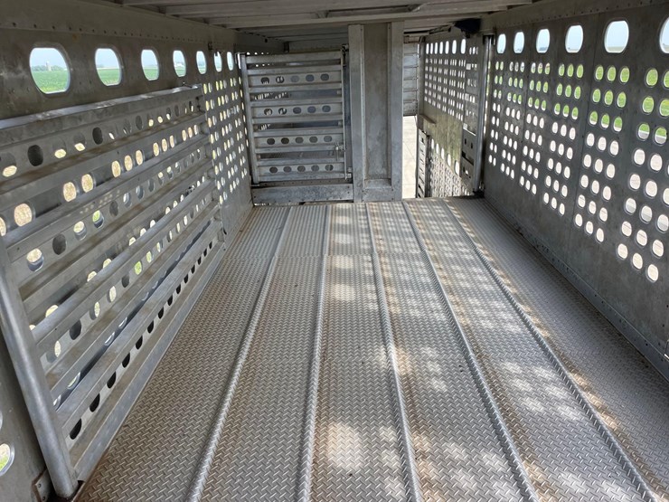 2021-eby-livestock-trailer-image-56