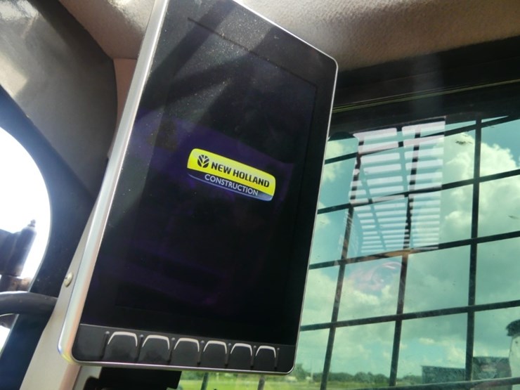 new-holland-c345-image-16