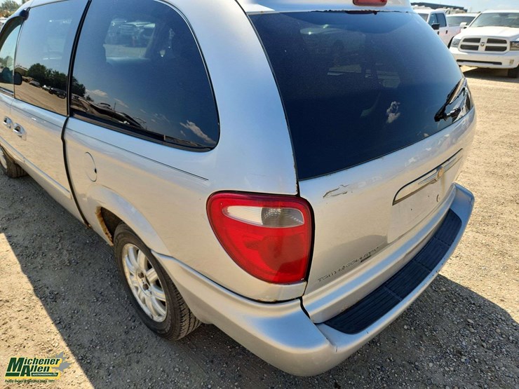 2006-chrysler-town-&-country-image-36