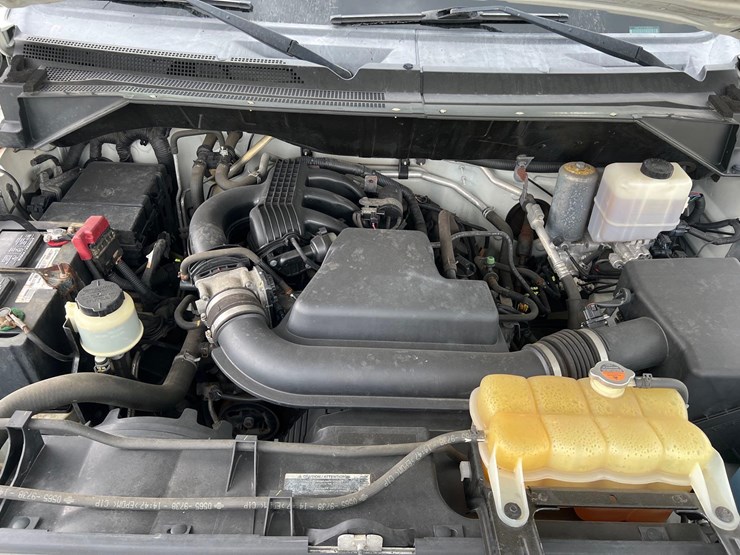 2015-nissan-nv2500-image-11