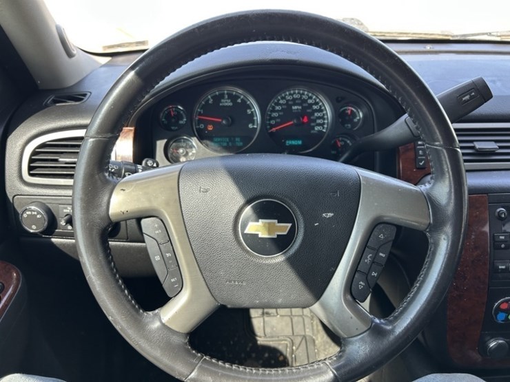 2012-chevrolet-tahoe-lt-image-18