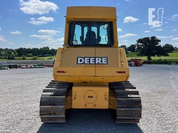 2000-deere-750c-lt-ii-image-3