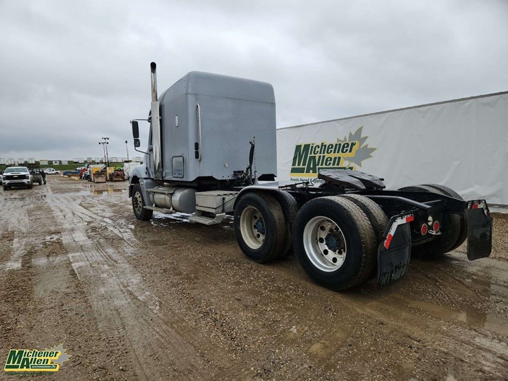 2006-freightliner-columbia-120-image-3