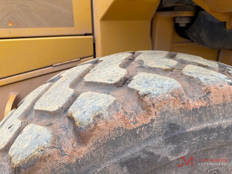2016-deere-544k-image-12