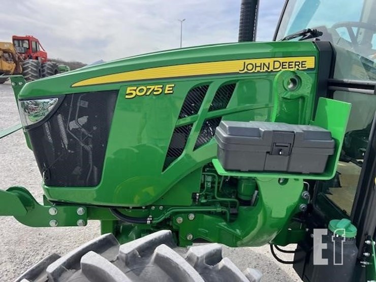 2023-john-deere-5075e-image-26