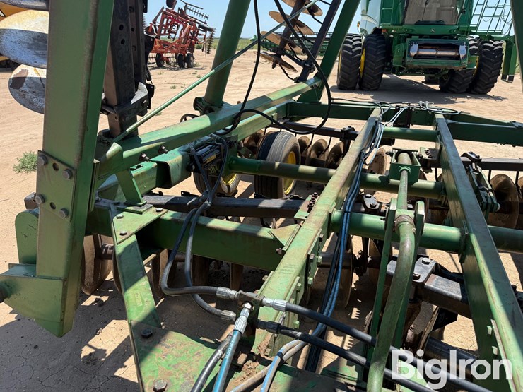 john-deere-235-image-13