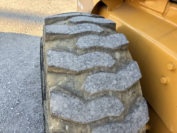 2019-caterpillar-246d-image-32