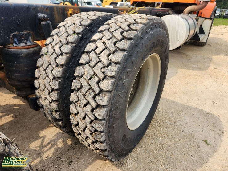 2009-kenworth-t800-image-22