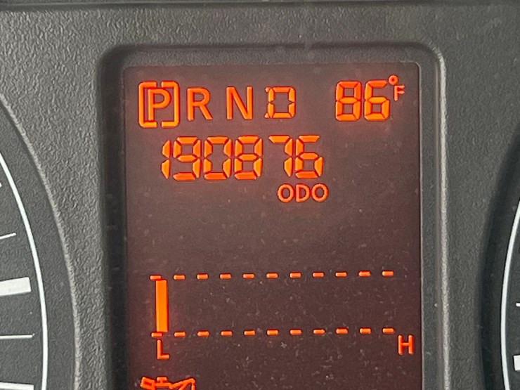 2015-nissan-nv2500-image-15