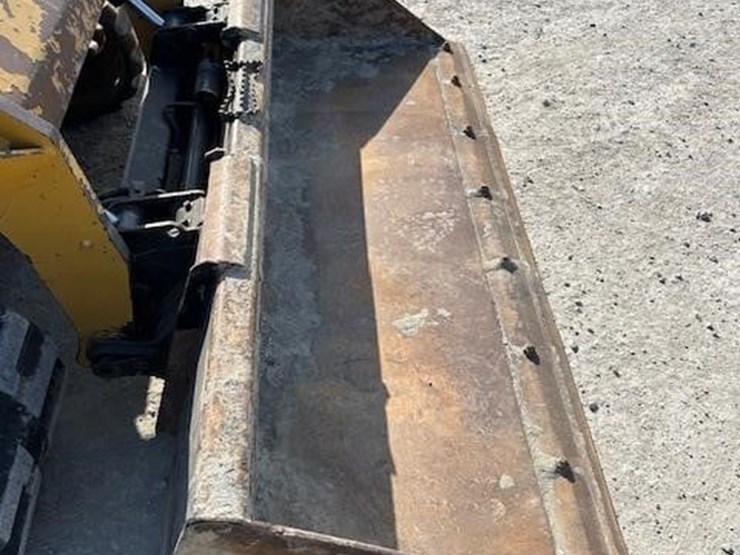 2015-caterpillar-299d-image-16