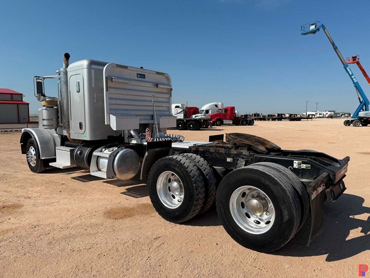 2013-peterbilt-388-image-5