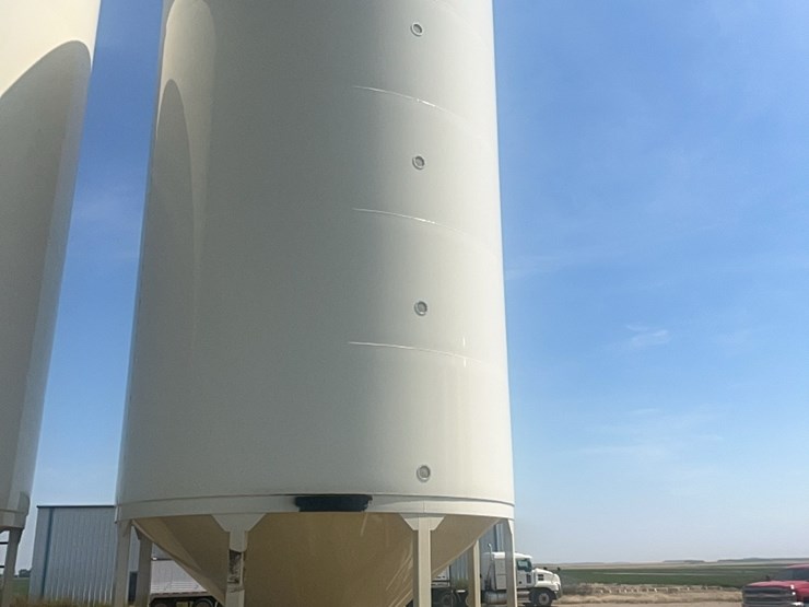 concept-5,000-bushel-hopper-bin,-fully-equipped-with-agi-grainguard-bin-fan-with-7.5-hp-three-phase-electric-motor-image-19