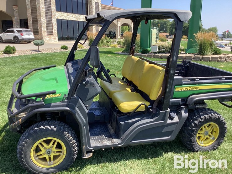 2019-john-deere-gator-image-12