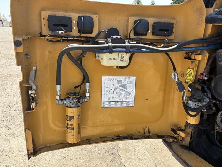 2011-caterpillar-262c-image-10