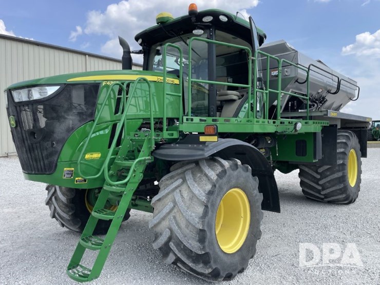 2021-john-deere-f4365-image-2