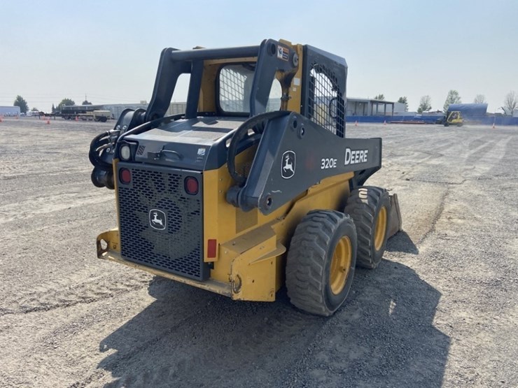 deere-320e-image-5