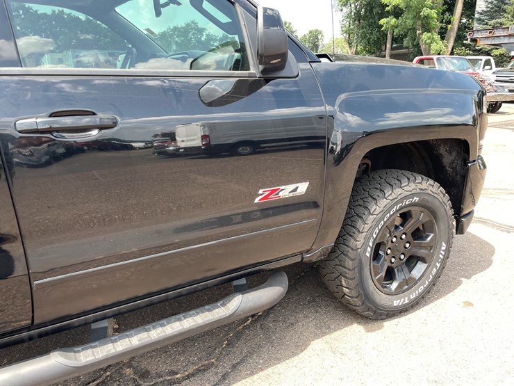 2018-chevrolet-silverado-1500-z71-image-14
