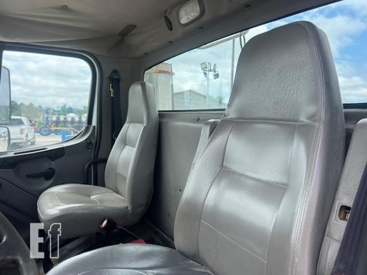 freightliner-business-class-m2-112-image-29