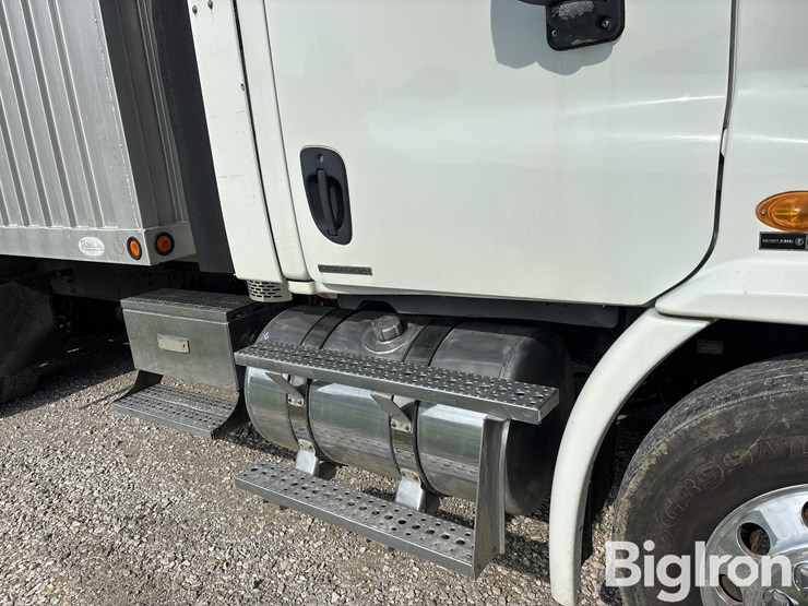 2011-freightliner-cascadia-113-image-14