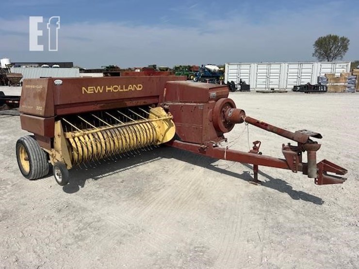 new-holland-320-image-13